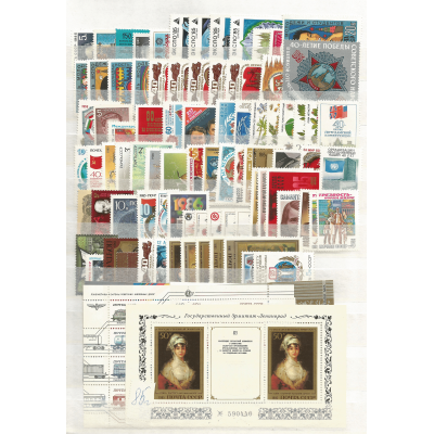Полный годовой комплект почтовых марок и блоков СССР за 1985 год
